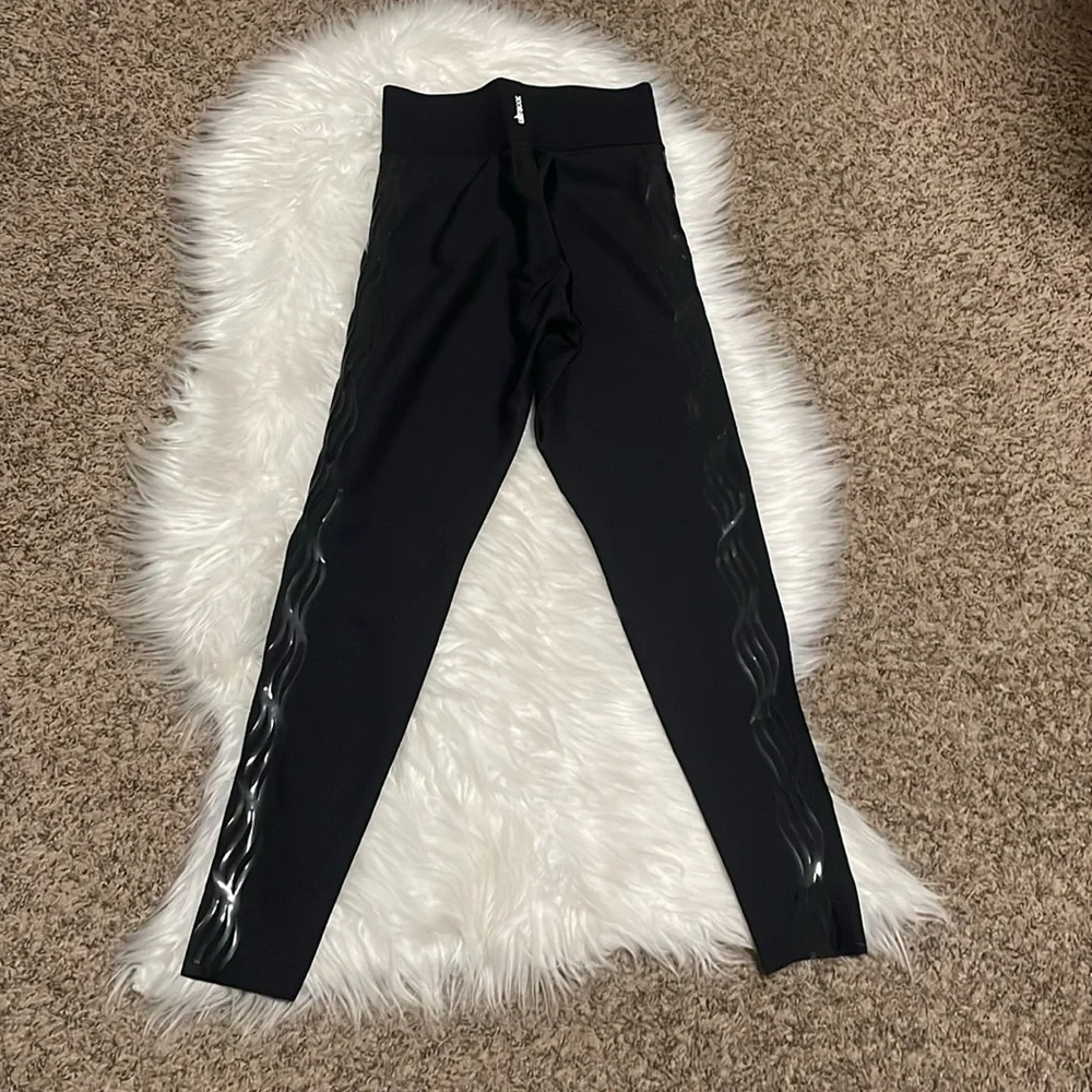 Ultracor Perforated and Swivel Leggings - Picture 4 of 8